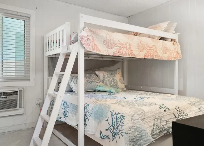 Holiday home Canalfront 2br In Ocmd W Balcony & Bay Sunset Views *