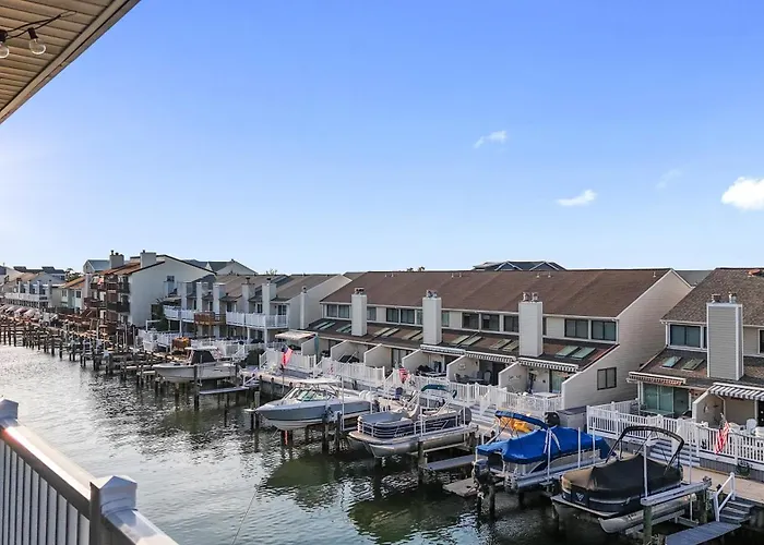 Holiday home Canalfront 2br In Ocmd W Balcony & Bay Sunset Views